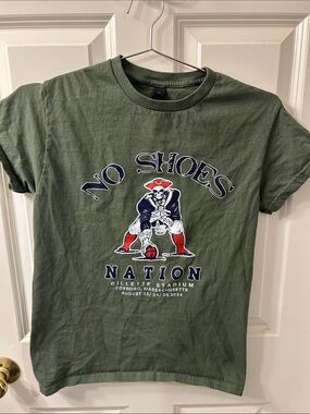 Kenny Chesney Gildan Olive Green Crewneck T-Shirt